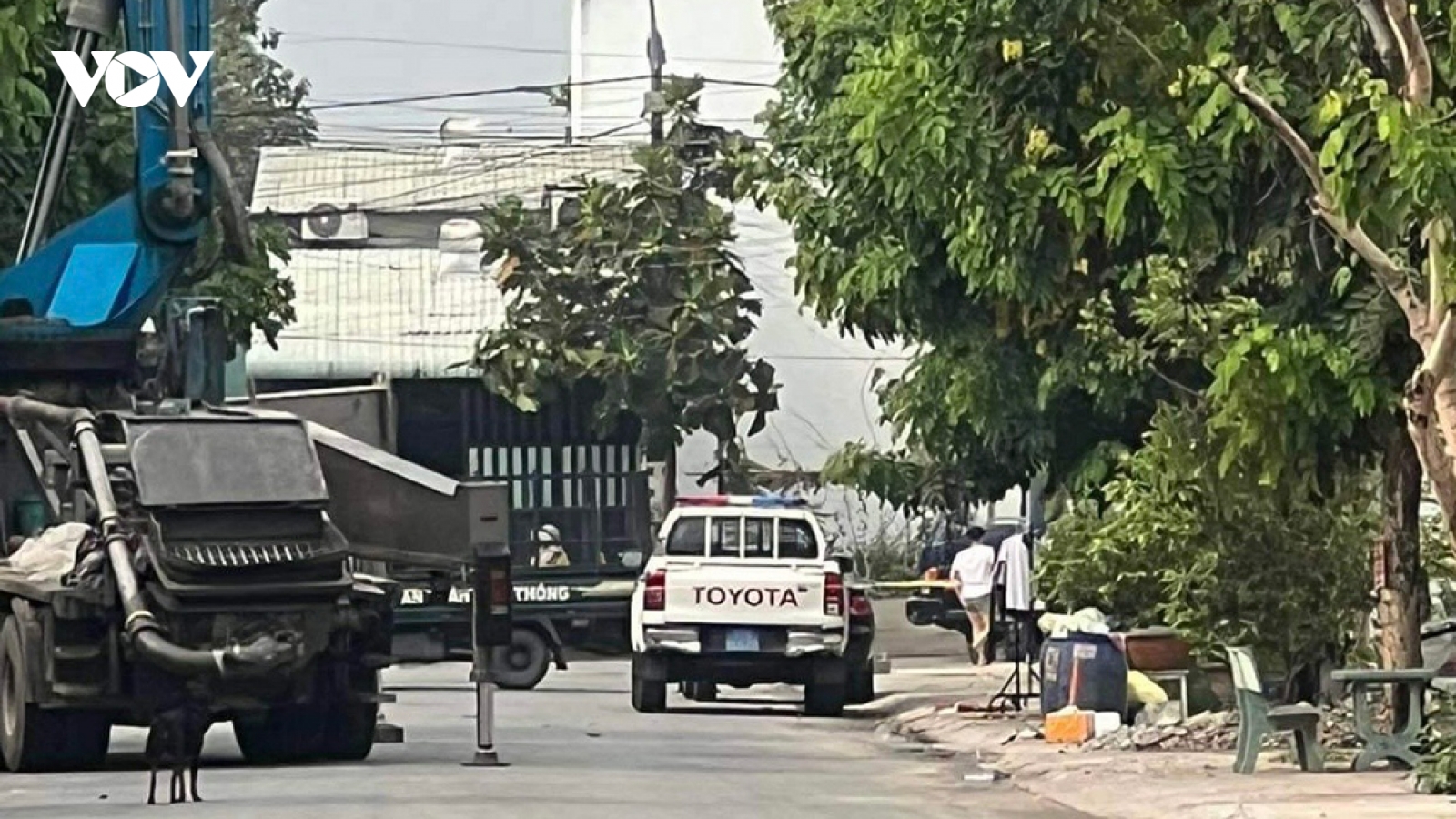 Một người phụ nữ chết trong phòng trọ nghi bị con gái giết