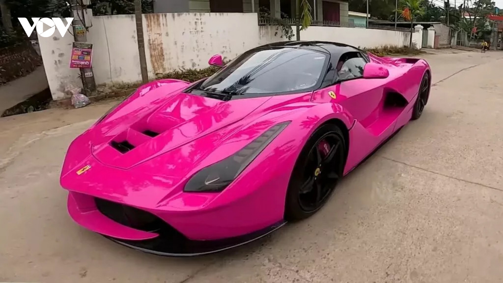 Kỹ sư Việt “hô biến” chiếc Toyota cũ nát thành siêu xe triệu đô La Ferrari