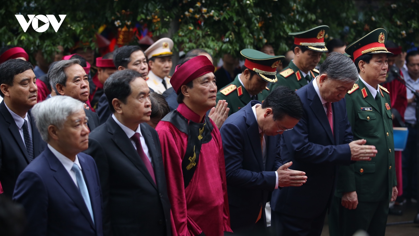 Chủ tịch nước Võ Văn Thưởng kính cẩn dâng hương tưởng niệm các Vua Hùng