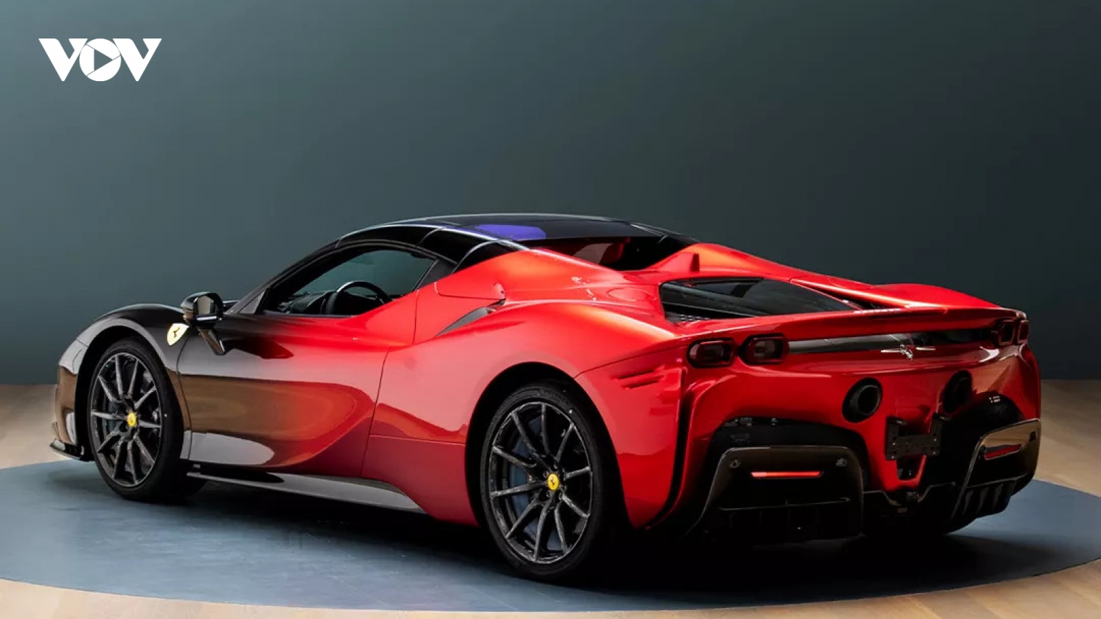 Chiêm ngưỡng Ferrari SF90 Spider phiên bản được thiết kế riêng cực ấn tượng