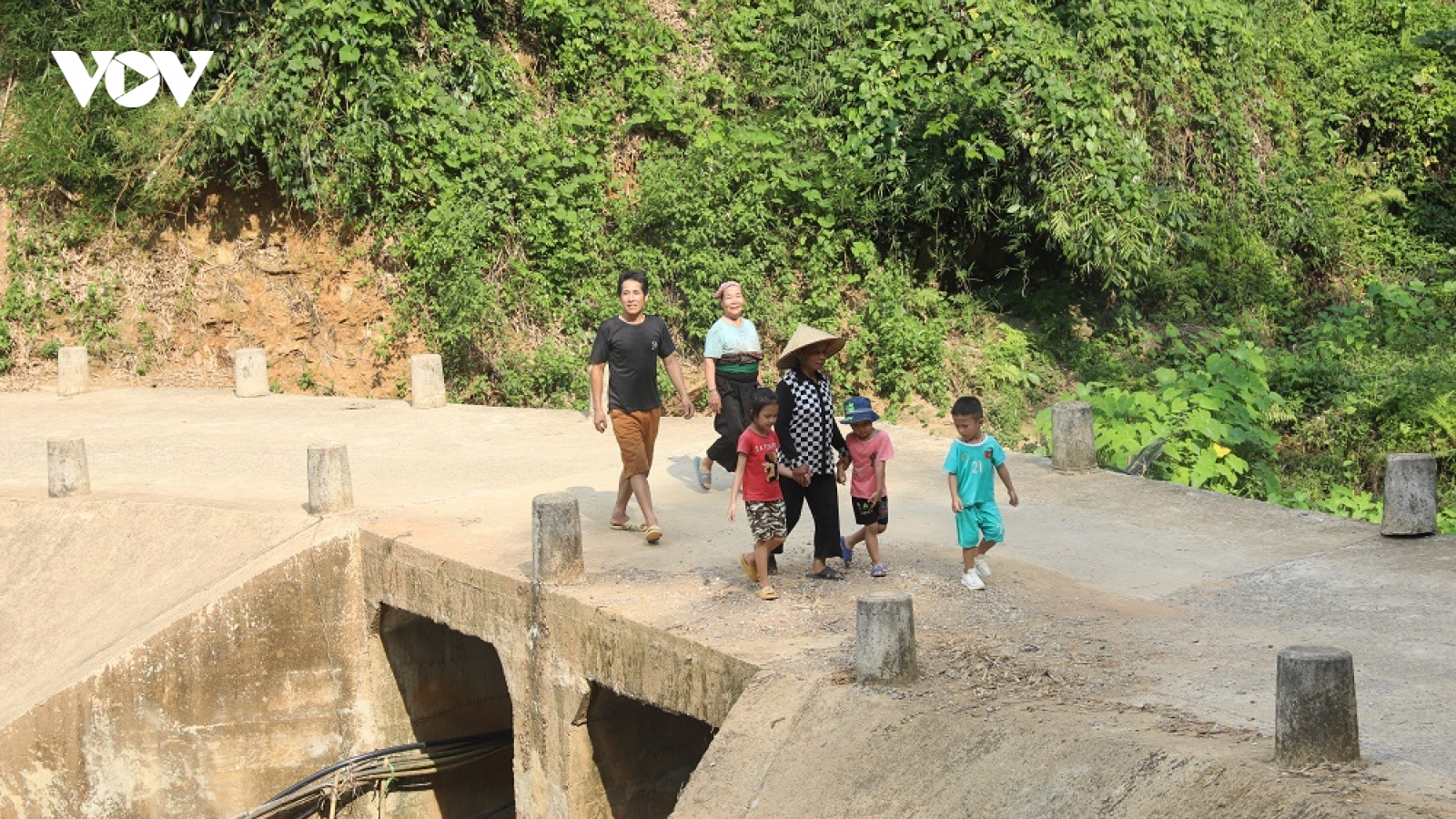 Cuộc sống khởi sắc của bà con bản Chiềng sau 4 năm có cầu vượt lũ