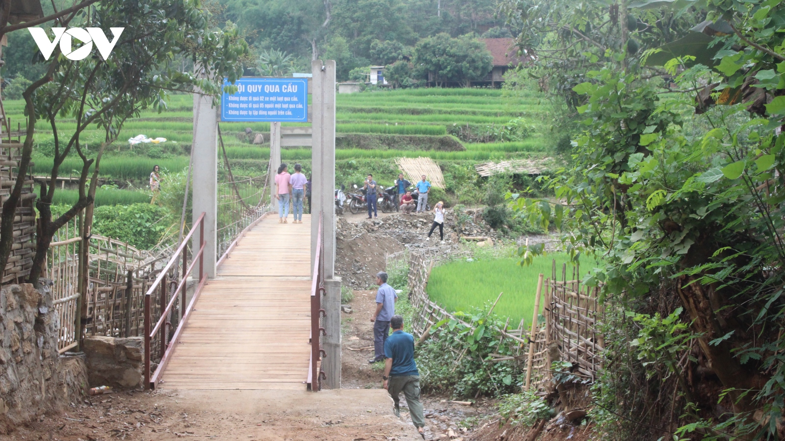 VOV Tây Bắc bàn giao cầu vượt suối cho người dân nghèo ở Sông Mã, Sơn La