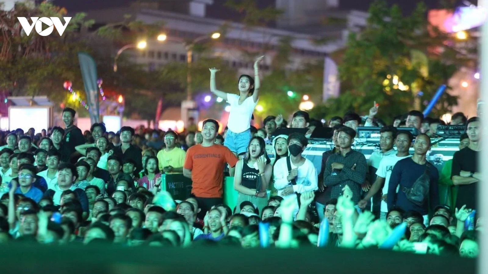 Campuchia: Tài xế chê khách, chủ quán nghỉ bán hàng cổ vũ SEA Games 32