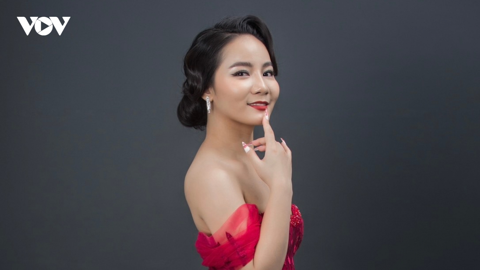 Nữ ca sĩ opera trẻ làm liveshow “chào sân” thị trường nhạc Việt