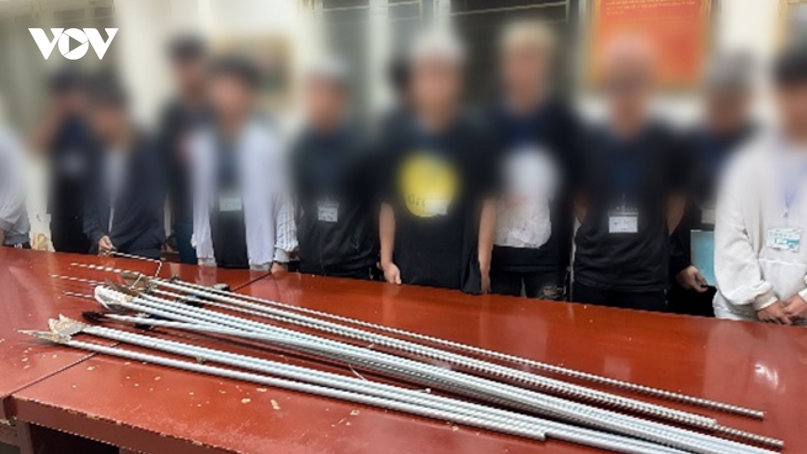 Mang hung khí đi "giải quyết mâu thuẫn" rồi quay Tiktok, 18 đối tượng bị tạm giữ