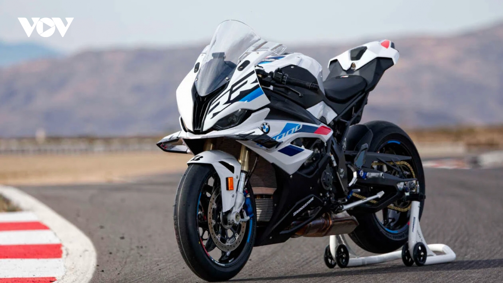 BMW trình làng S1000RR 2023, chạm ngưỡng 770 triệu đồng