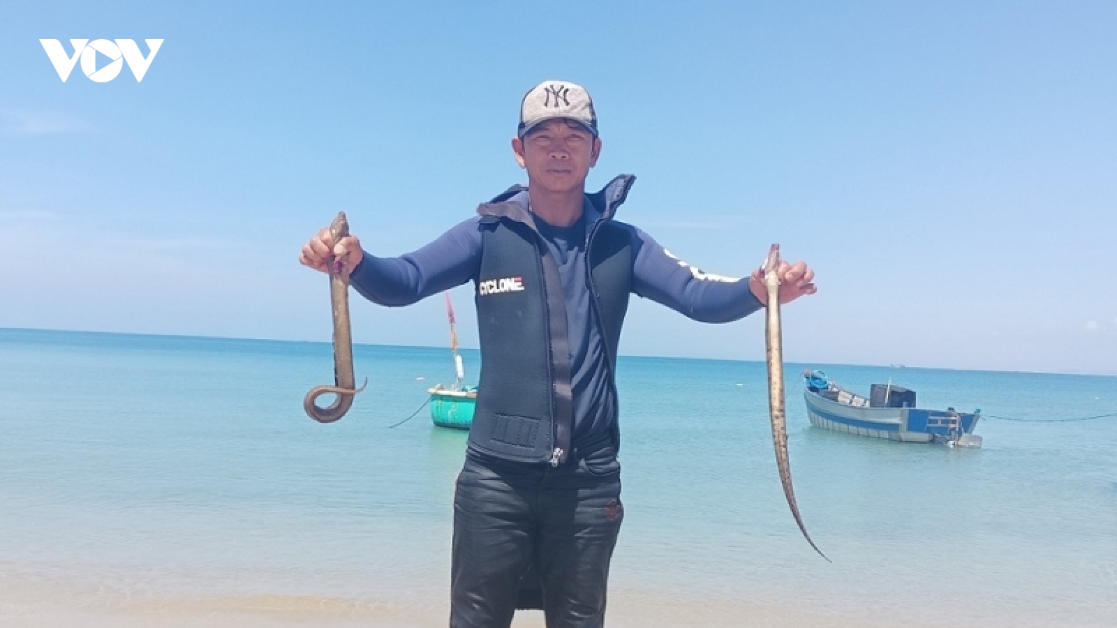 Ngư dân vùng biển La Gàn ở Bình Thuận kiếm bạc triệu mỗi ngày nhờ mùa gió Nam