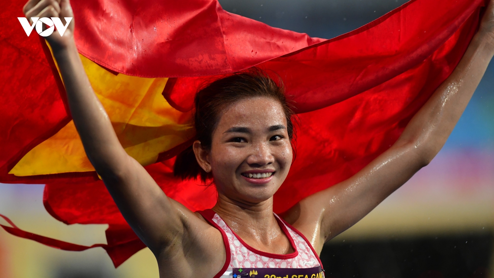 Nguyễn Thị Oanh và Phạm Thị Hồng Lệ thống trị đường chạy 5000m ở SEA Games 32
