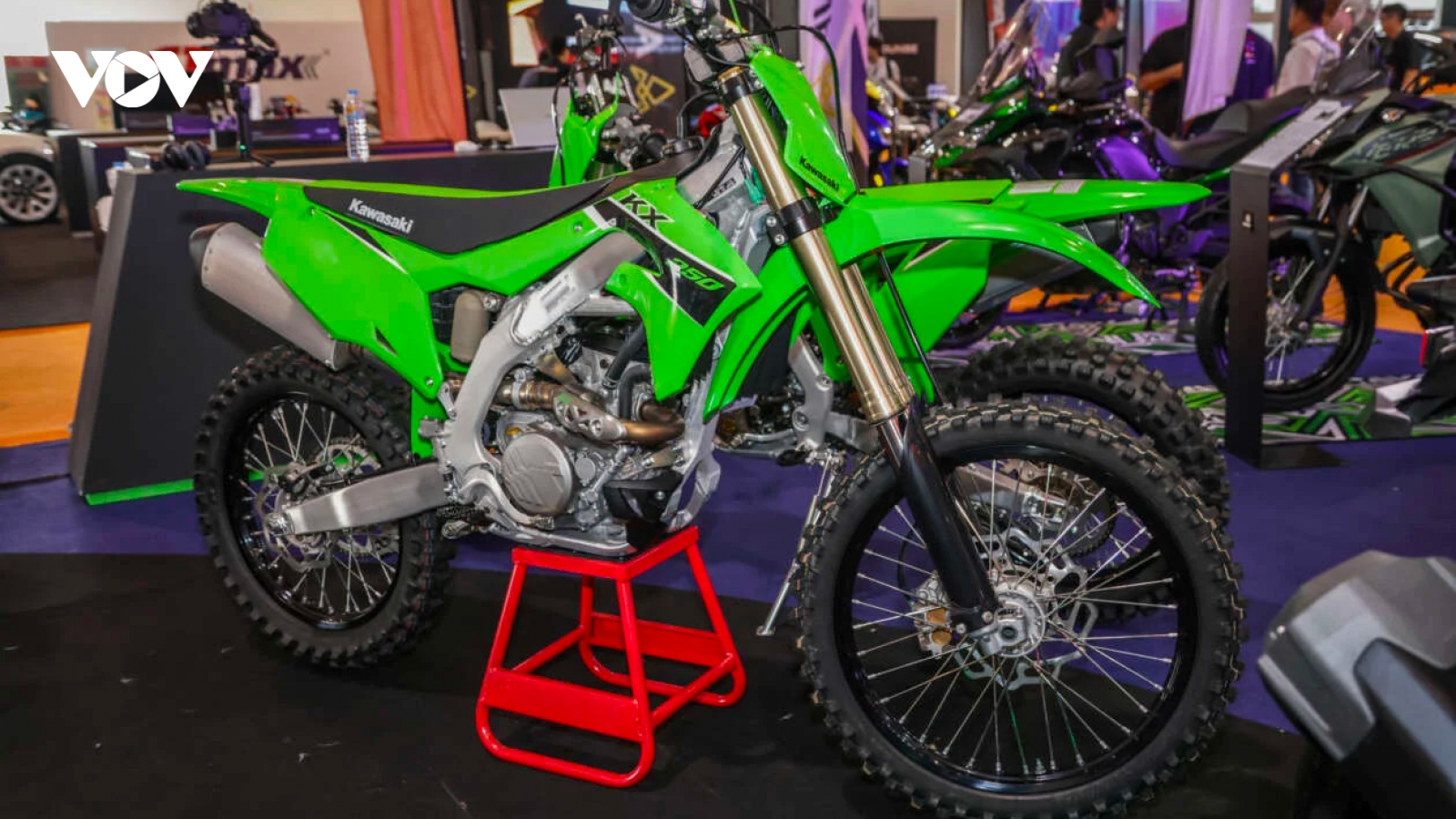 Cận cảnh bộ đôi mô tô Kawasaki KX250 và KX250X 2023 dành cho off-road