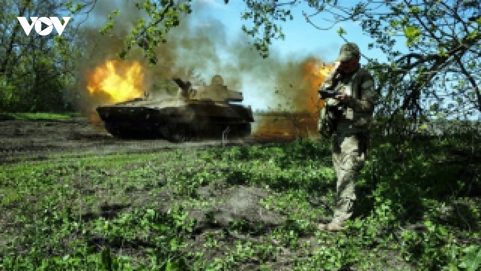 Nga phóng tên lửa chống tăng phá hủy vị trí bắn của Ukraine