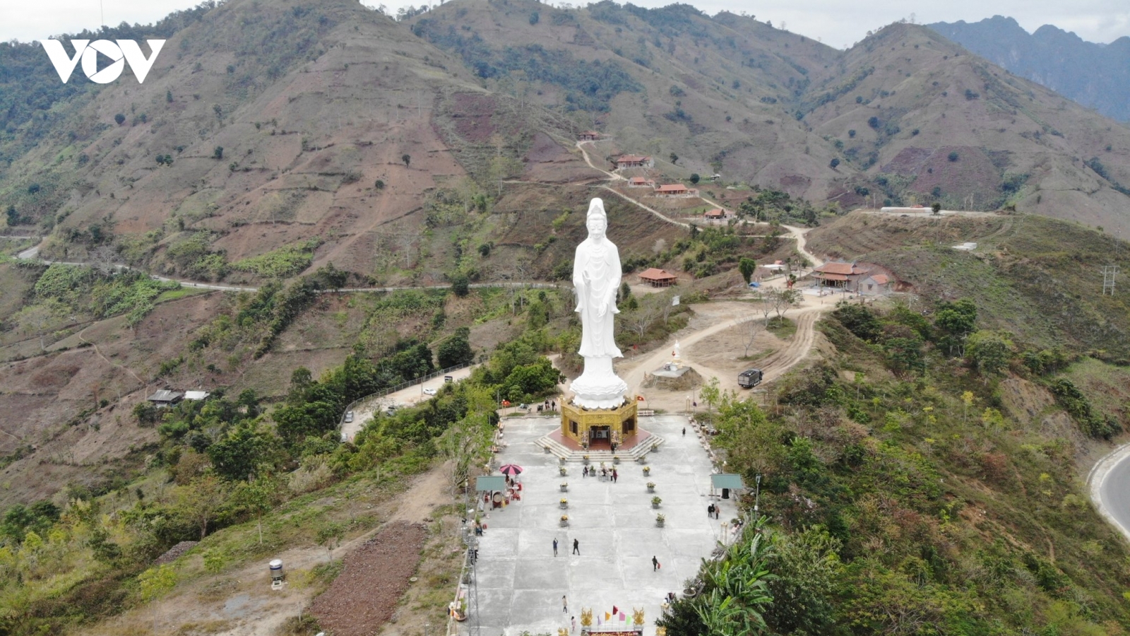 “Biển xanh trong lòng núi” Quỳnh Nhai hút khách du lịch tới Tây Bắc