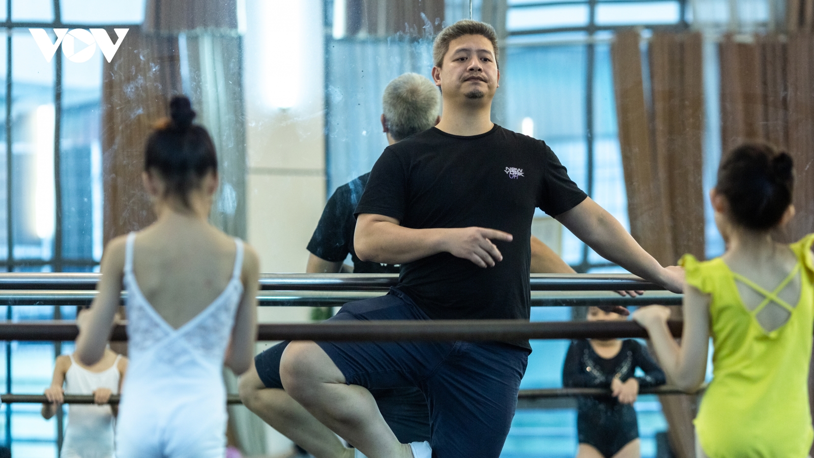 "Hoàng tử ballet" Đàm Hàn Giang - Người truyền lửa cho lớp trẻ yêu nghệ thuật múa