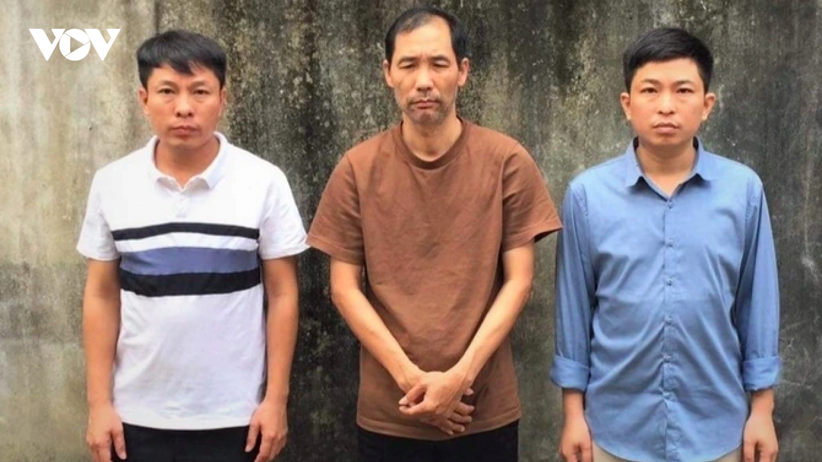 3 đối tượng mang giấy giới thiệu phóng viên giả đi "làm luật"