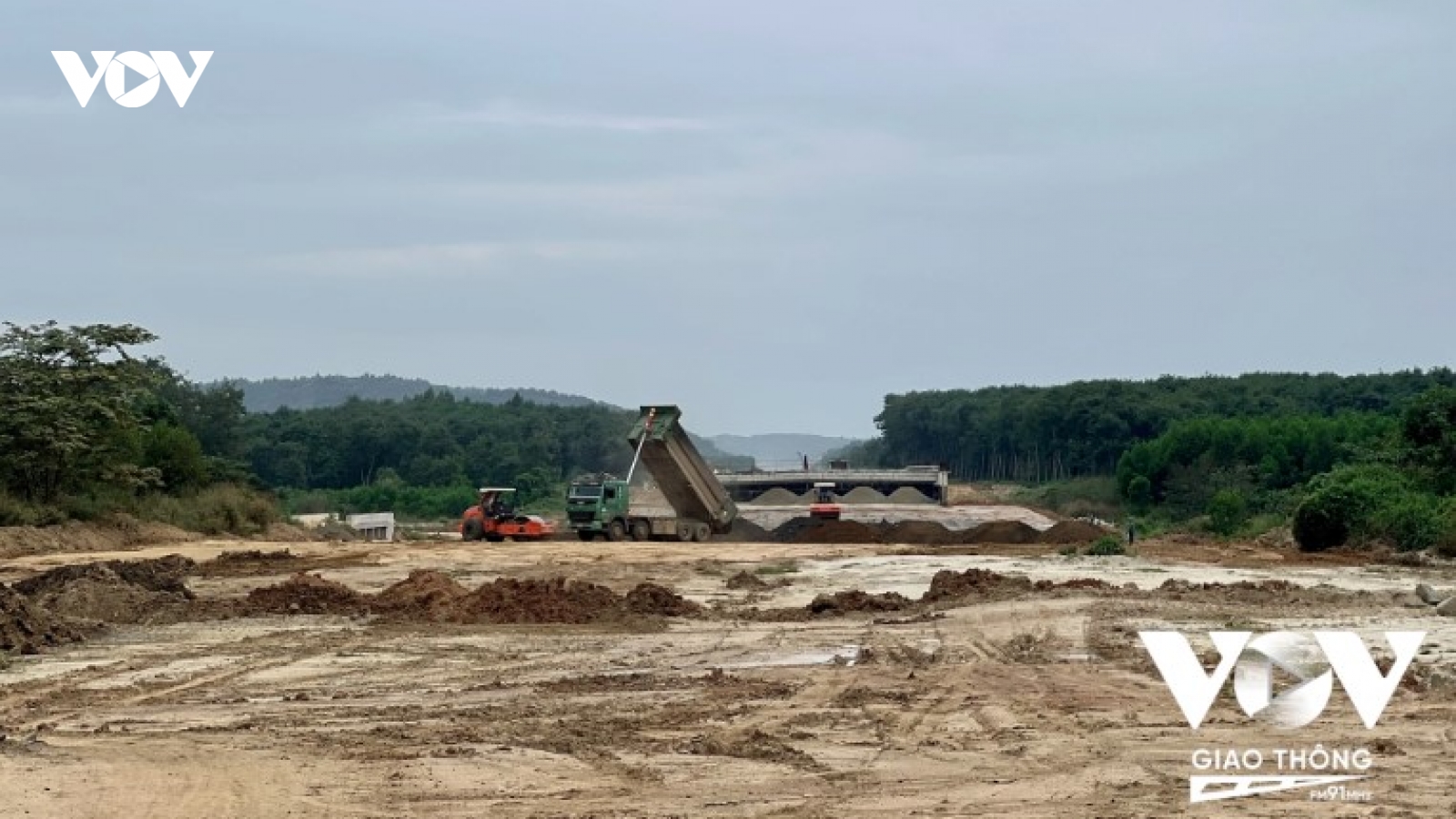 Lập Tổ công tác nghiên cứu sử dụng cát biển làm vật liệu xây dựng hạ tầng giao thông