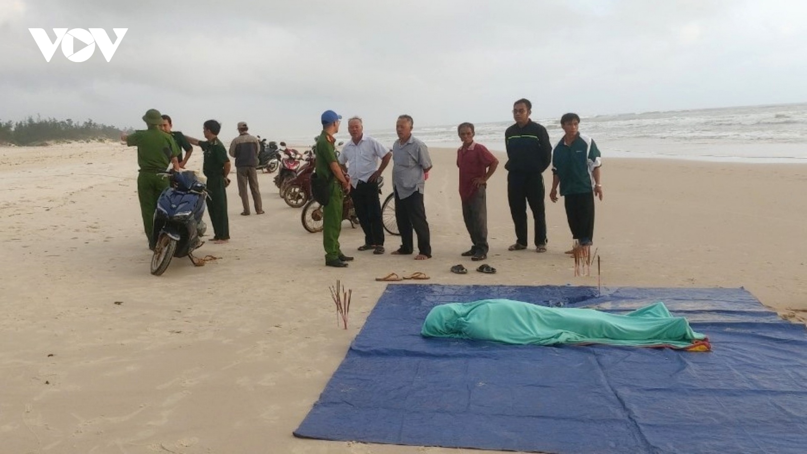 Ngư dân mất tích trong trận dông lốc tại Quảng Bình trôi dạt vào Quảng Trị