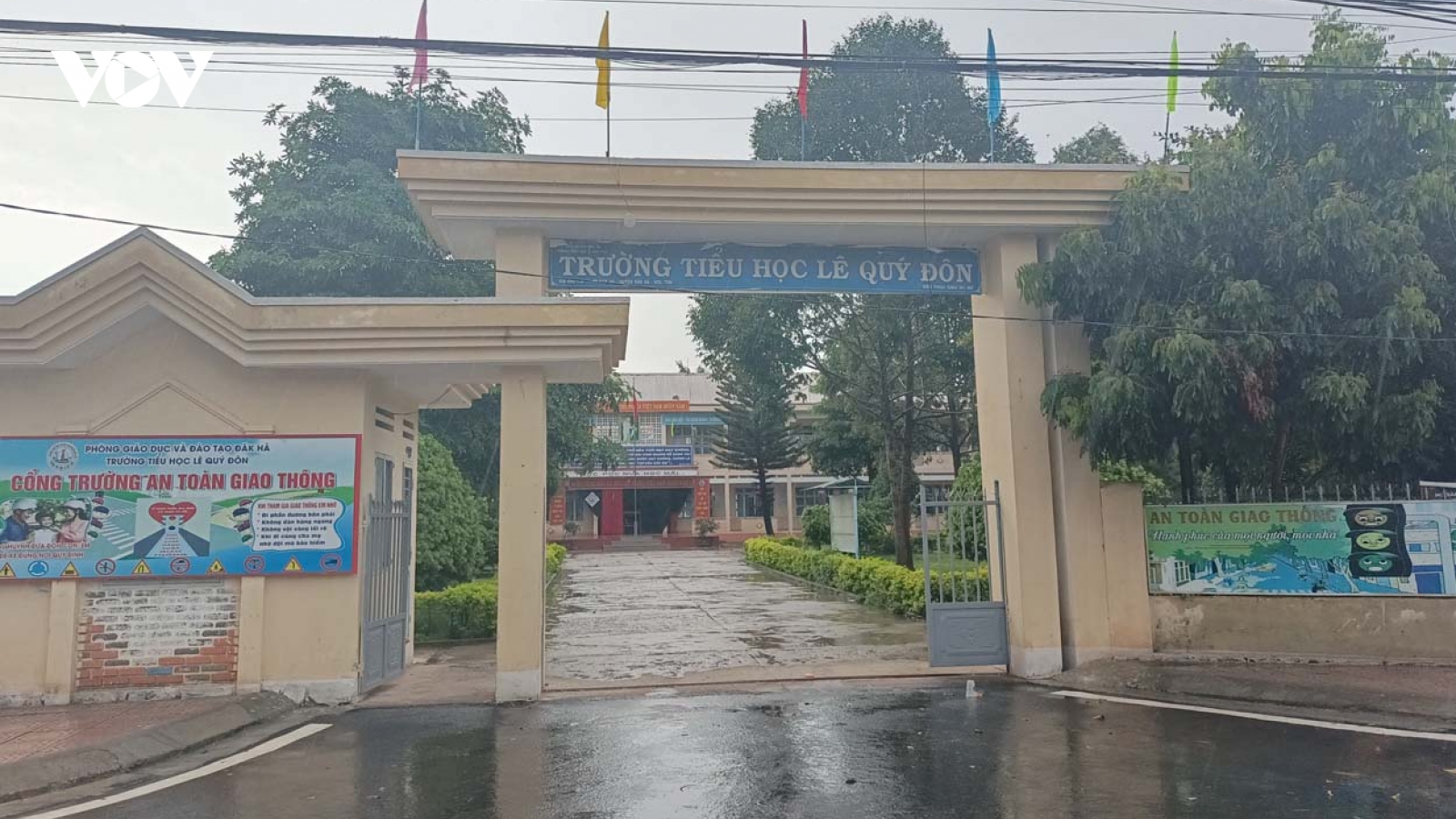 11 học sinh tiểu học ở Kon Tum phải vào viện sau liên hoan cuối năm học