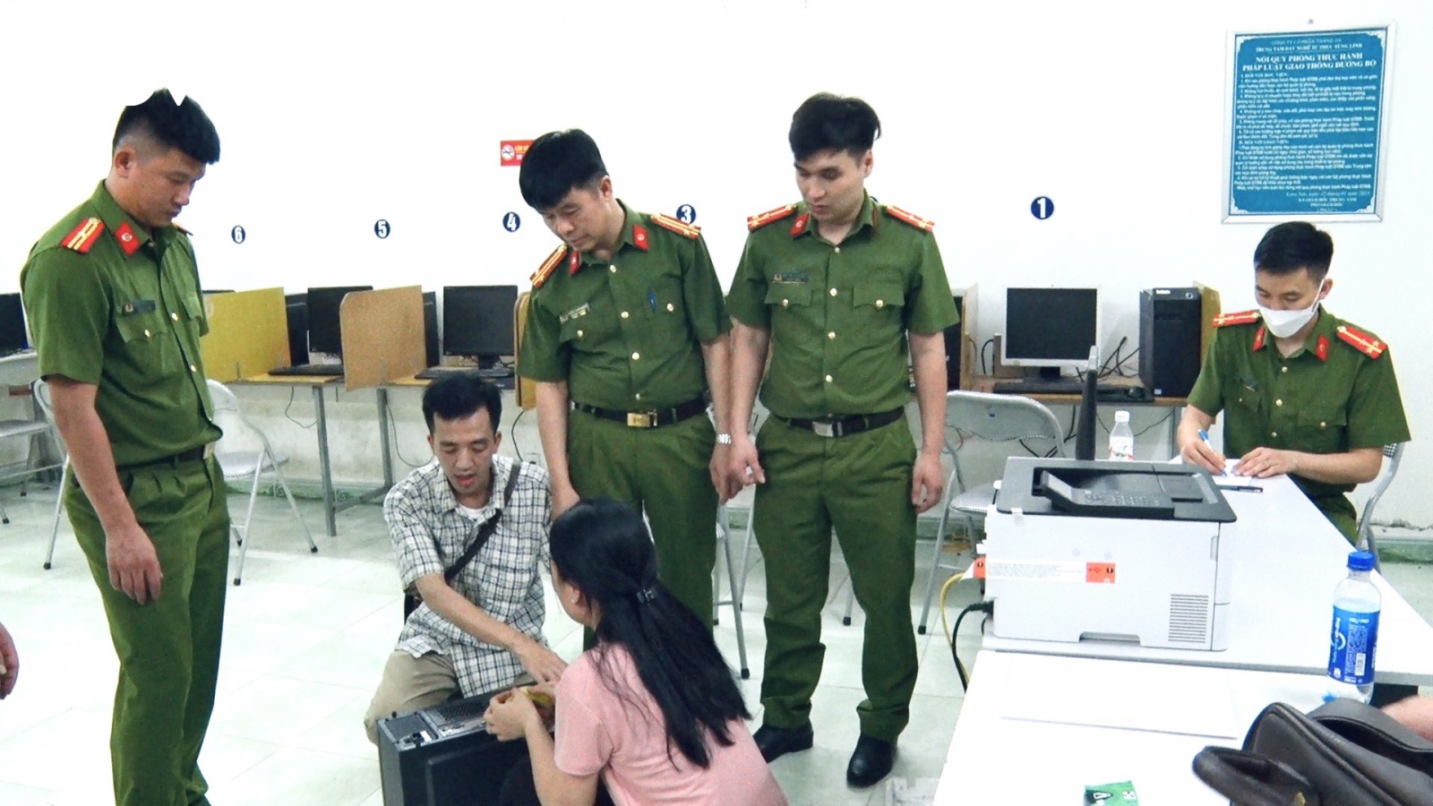 Khởi tố 9 người về hành vi đưa, nhận hối lộ trong sát hạch lái xe ở Lạng Sơn