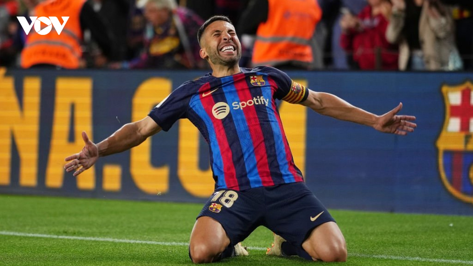 Thắng nhọc Osasuna, Barca chạm một tay vào ngôi vương La Liga