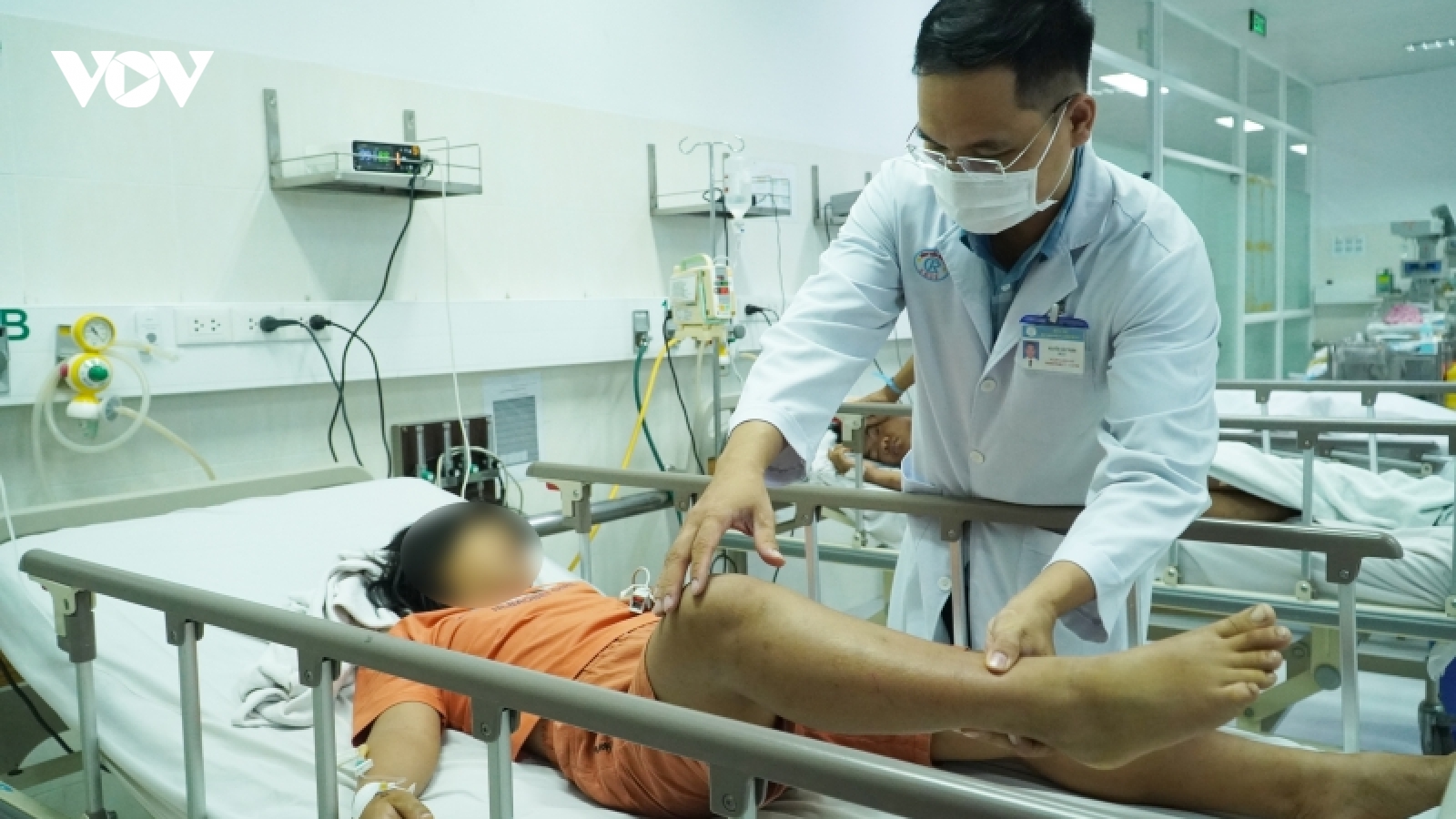 Ăn chả lụa bán dạo, 3 bệnh nhi nghi ngộ độc Botulinum