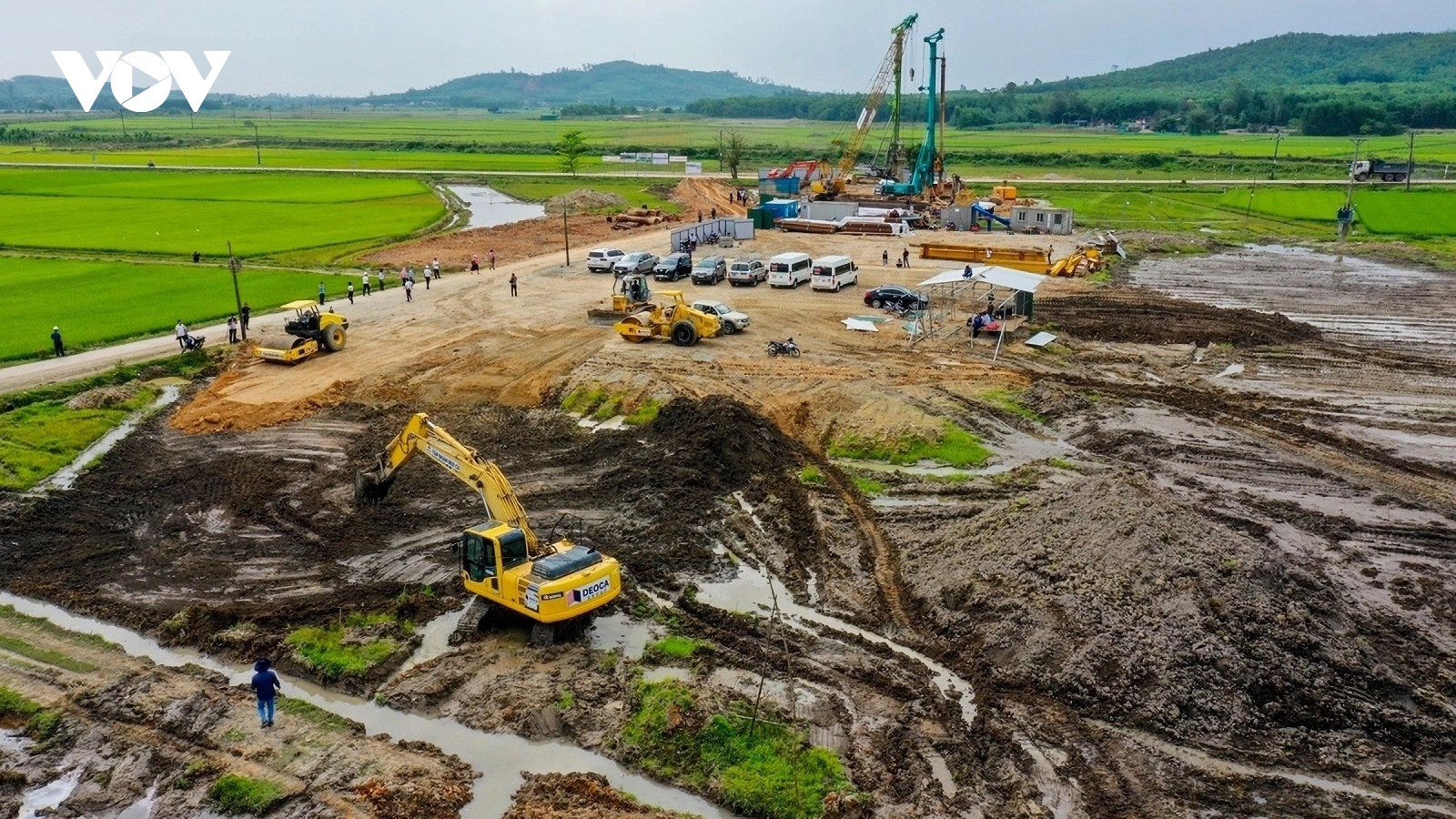 Thiếu mặt bằng và vật liệu đang “bó chân” nhà thầu cao tốc Quảng Ngãi-Hoài Nhơn