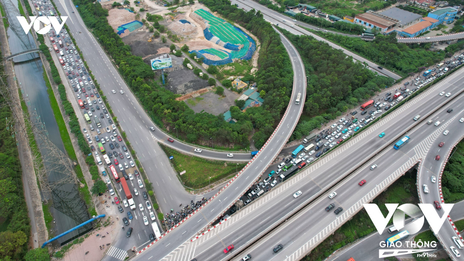 Giao thông ngày nghỉ lễ: Tai nạn giảm, ùn tắc vẫn phức tạp