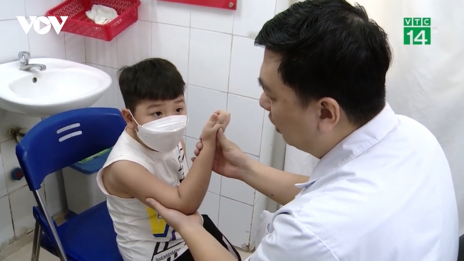 Khám sàng lọc, phẫu thuật cho trẻ dị tật cơ quan vận động