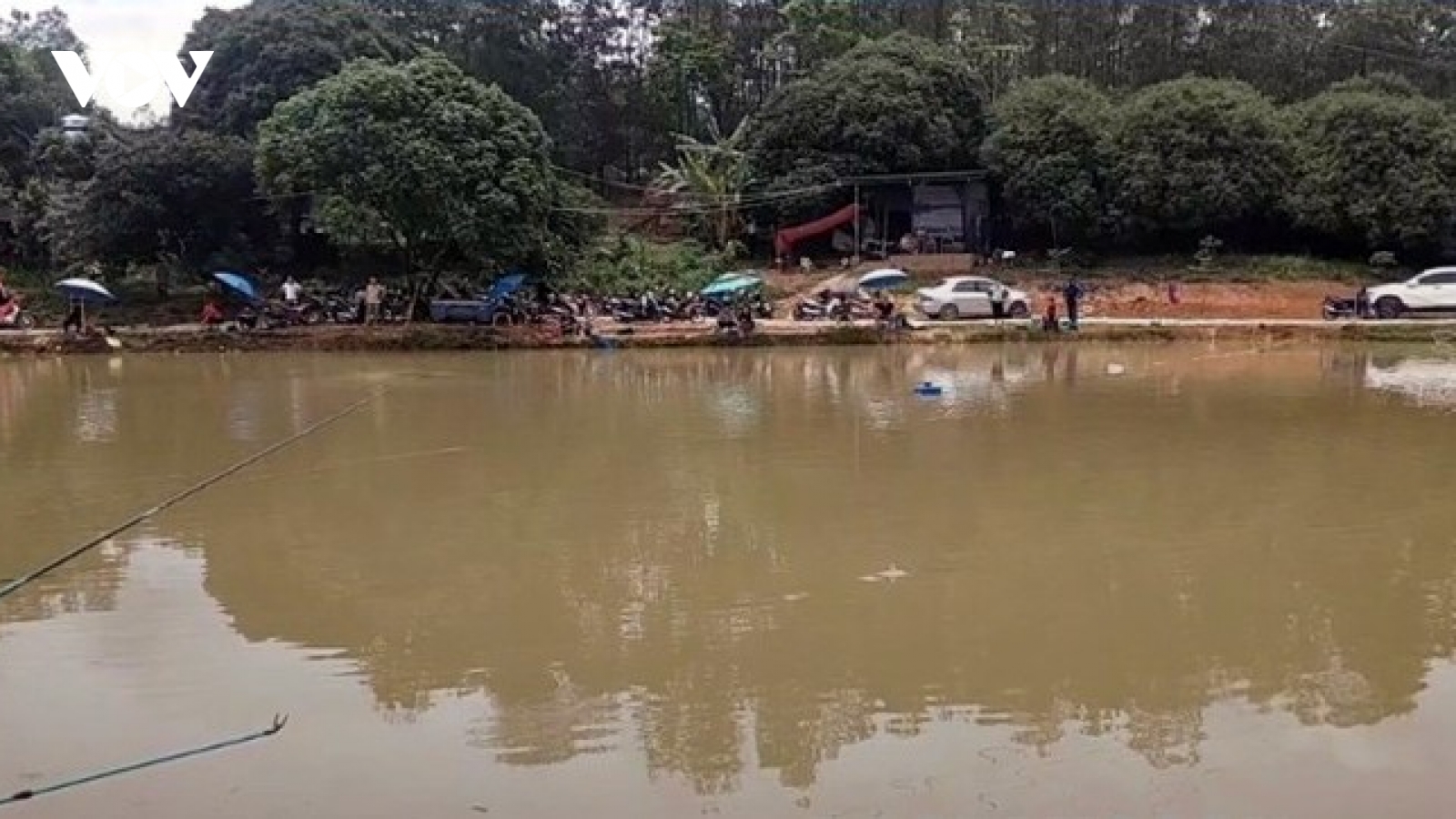 Tử vong do điện giật trong lúc câu cá