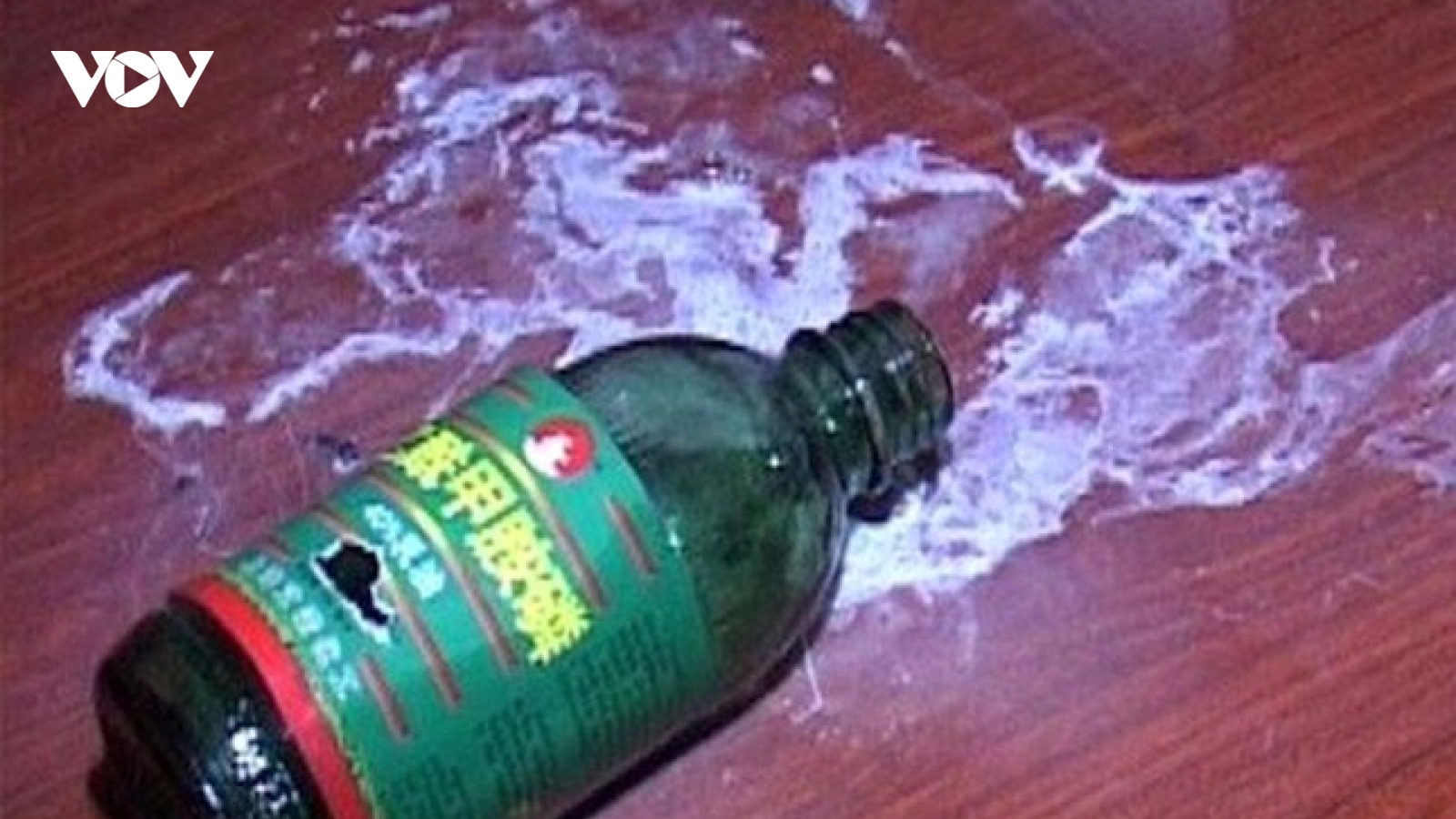 Bị cấm cản chuyện tình cảm, con trai đổ thuốc trừ sâu vào nồi canh của cha mẹ