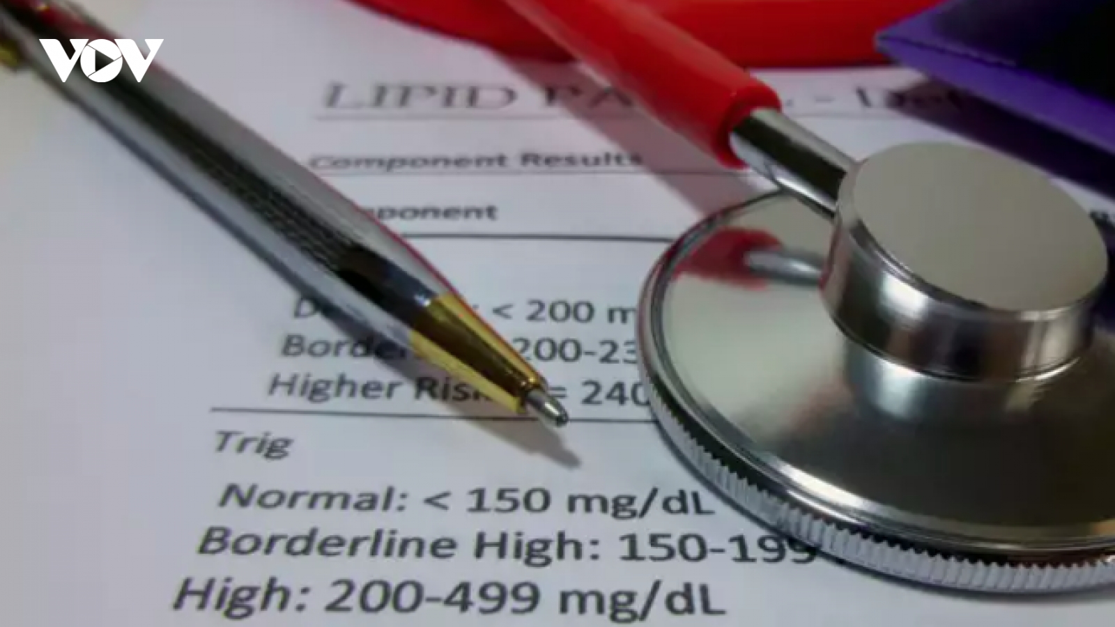Dấu hiệu ở chân cảnh báo cholesterol cao mà bạn cần đi khám ngay