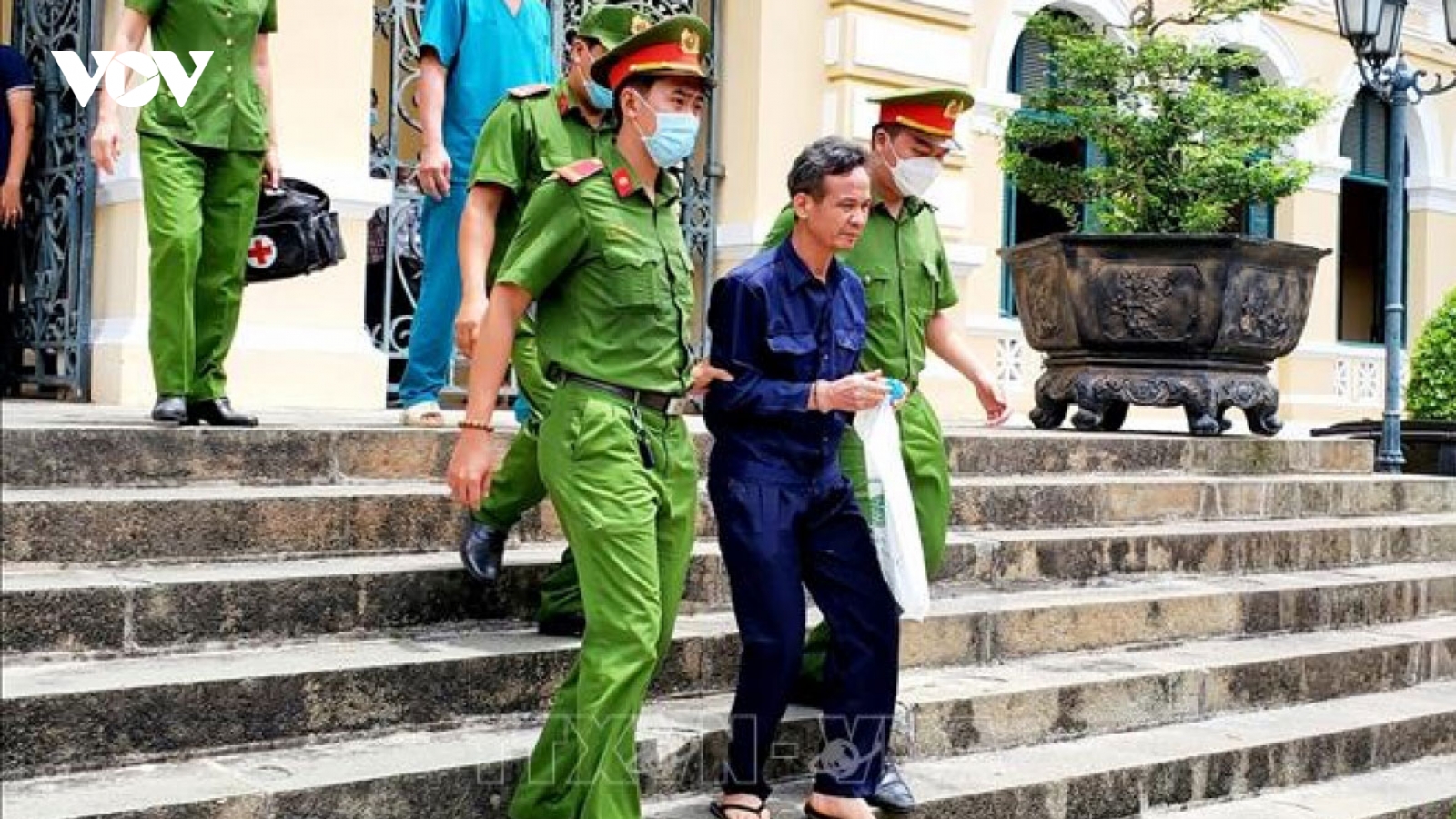 Nóng 24h: Sử dụng 3 tài khoản Facebook để đăng bài viết chống phá Nhà nước