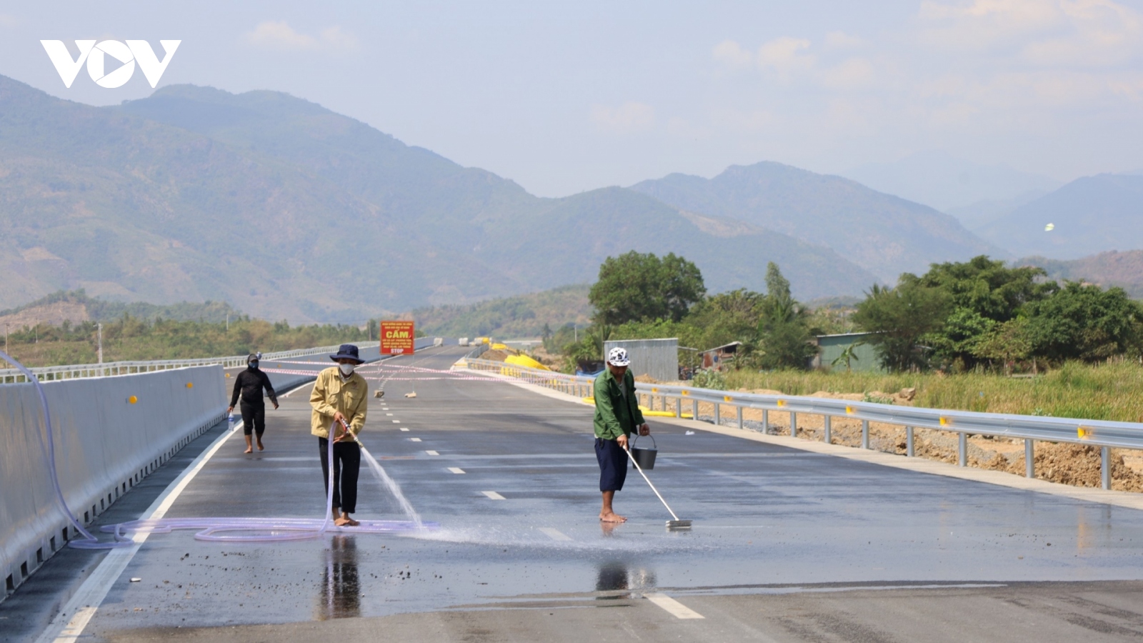 Sắp thông xe dự án cao tốc Nha Trang- Cam Lâm