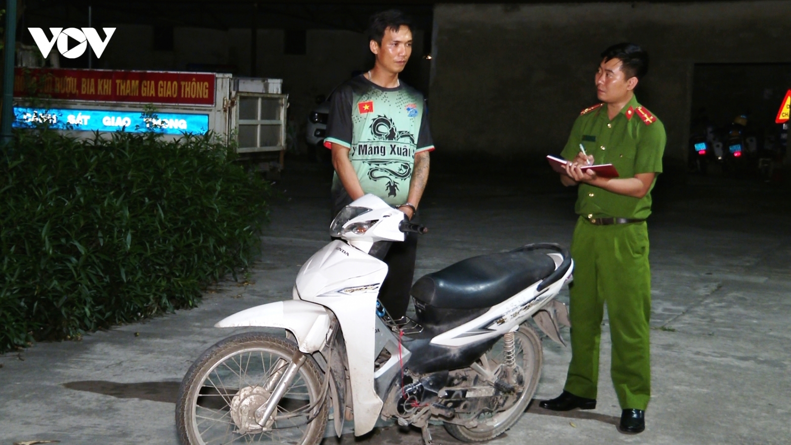 2 du khách nước ngoài bị giật túi xách khi đạp xe đi tham quan