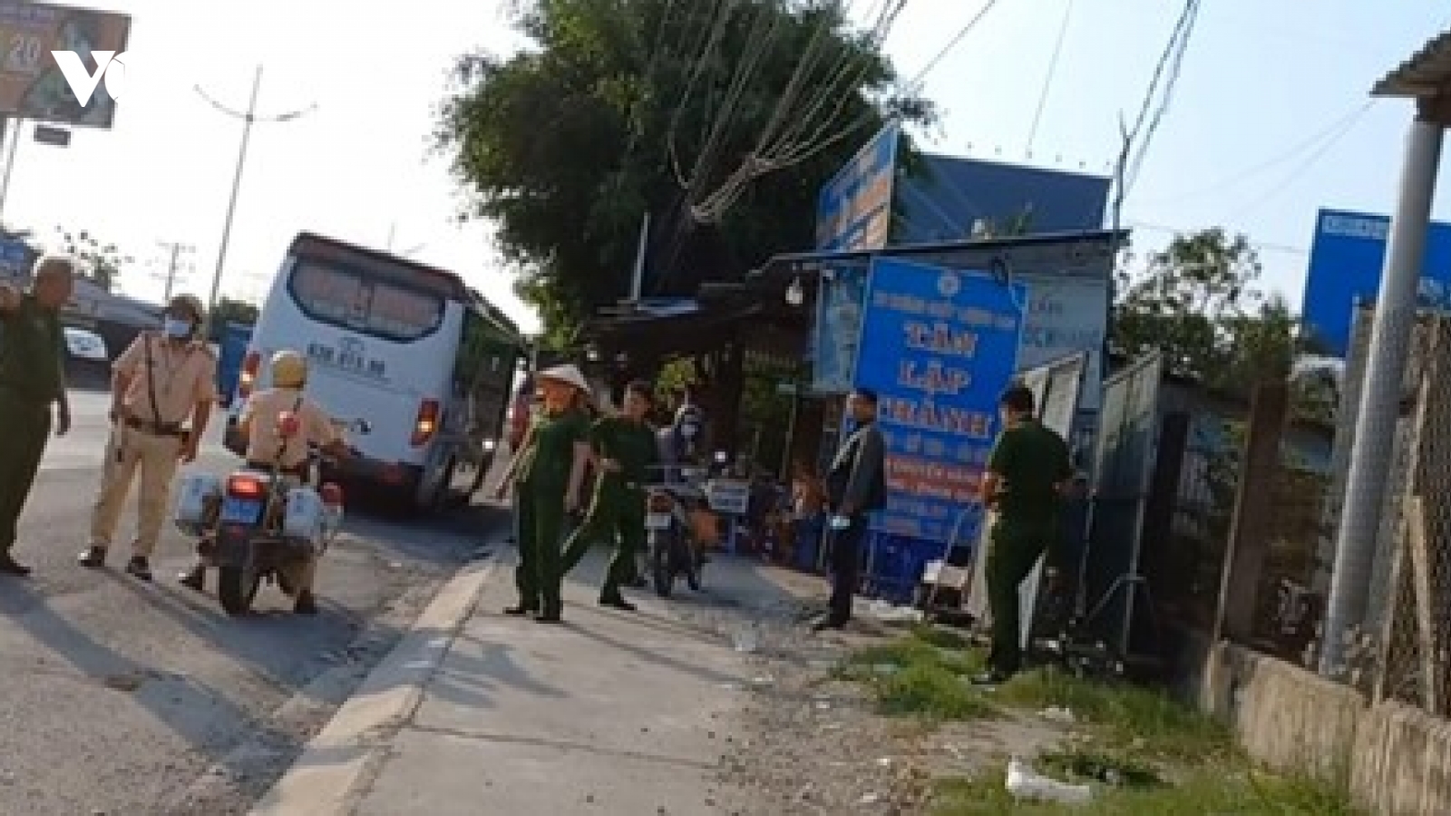 Bị đánh “hội đồng” trên đường dẫn cao tốc, tài xế chống trả làm 1 người tử vong