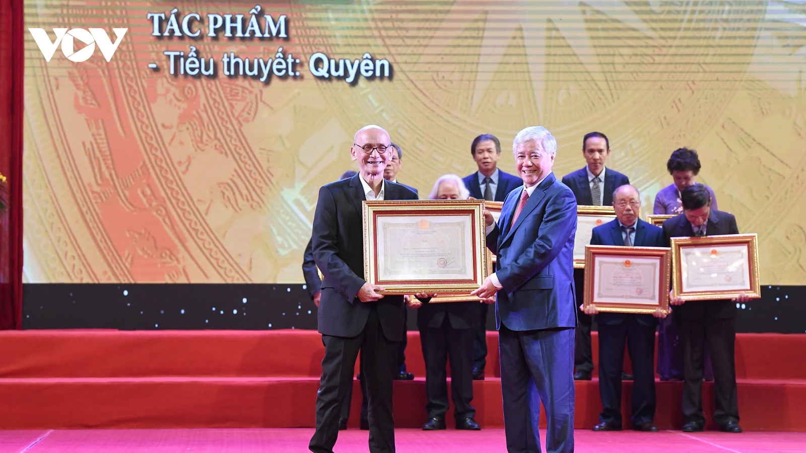 Nghệ sĩ vinh dự và tự hào khi nhận Giải thưởng Hồ Chí Minh, giải thưởng Nhà nước