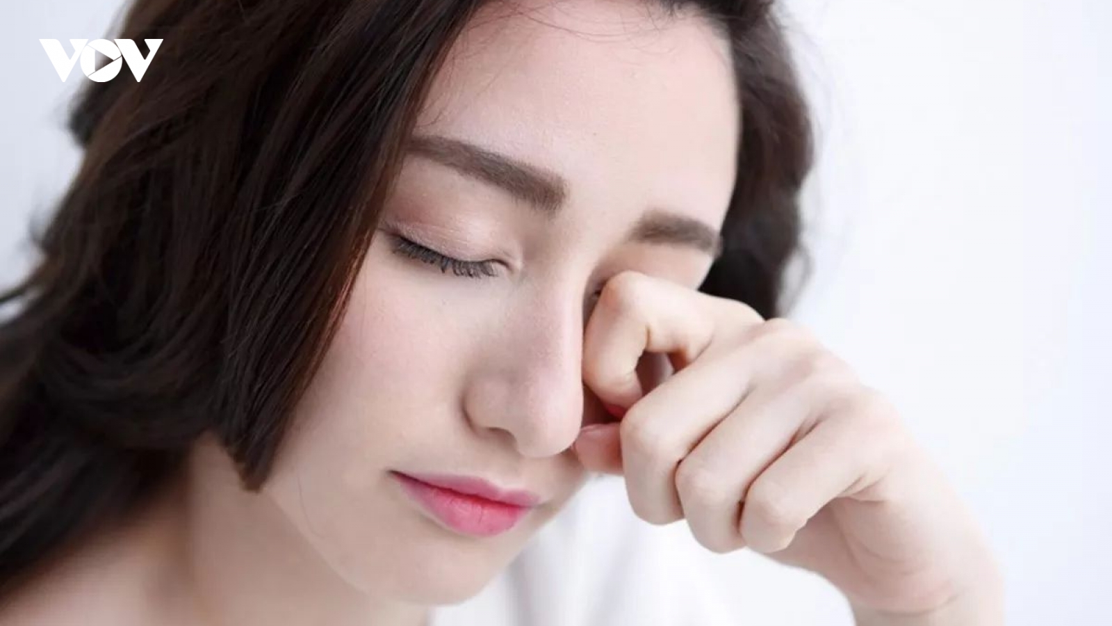 Những thói quen xấu gây nên quầng thâm mắt