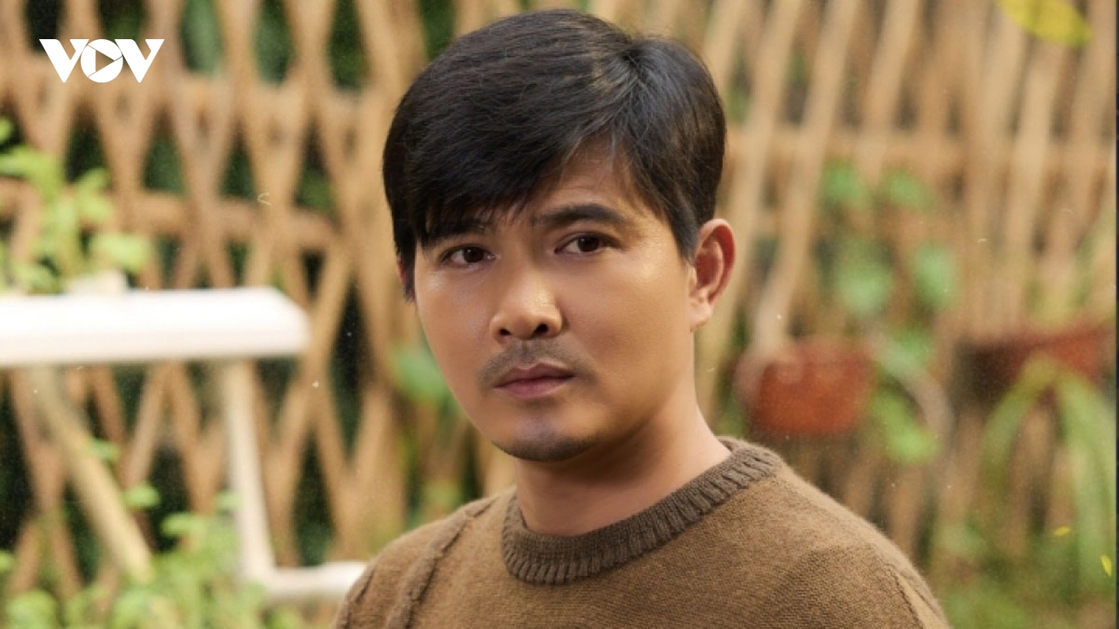 Anh cả "Gia đình mình vui bất thình lình": Diễn xuất của Quang Sự gây tranh cãi