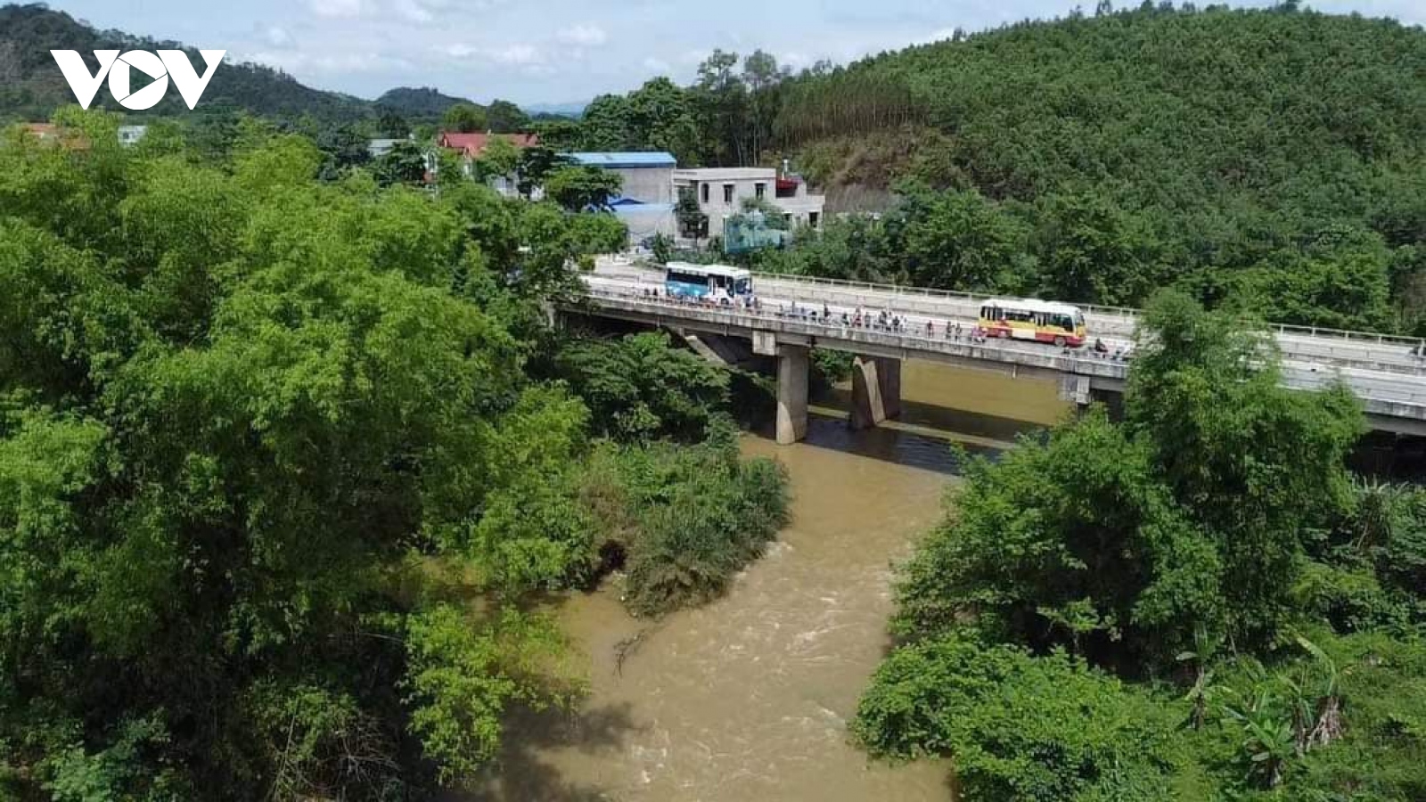 Tìm thấy thi thể phụ nữ nhảy cầu tự vẫn