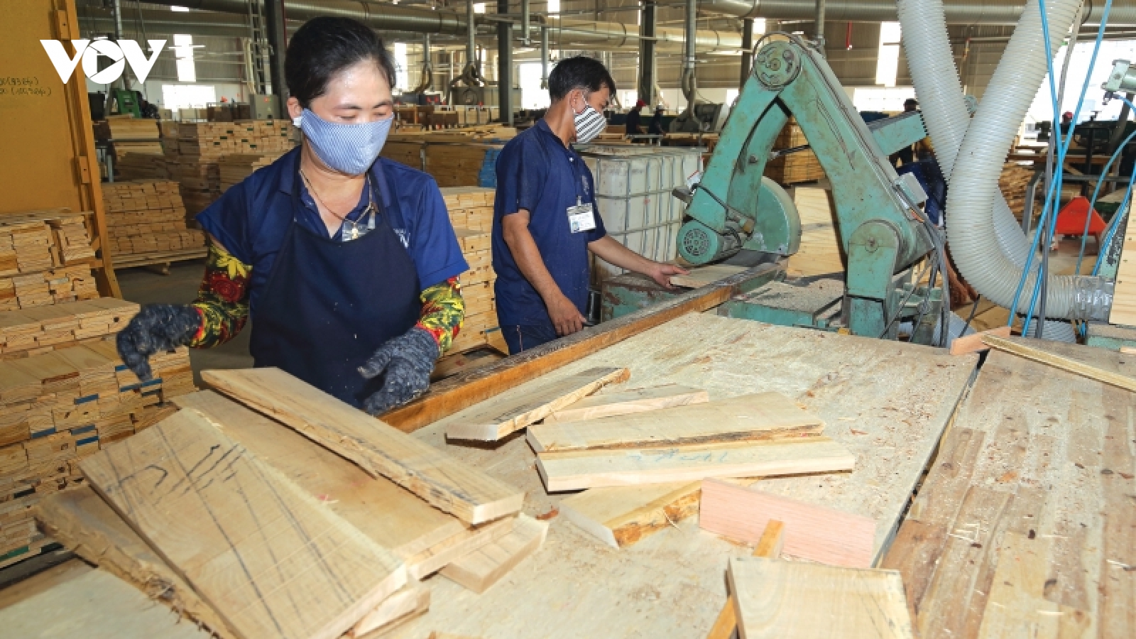 Xuất khẩu sản phẩm gỗ bắt đầu phục hồi