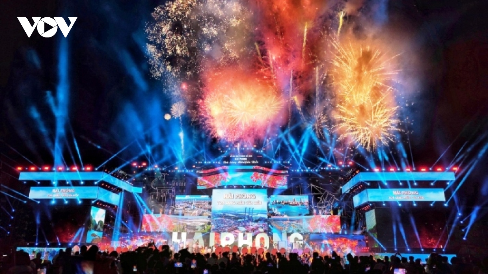 Eye-catching drone and fireworks shows light up Hai Phong sky