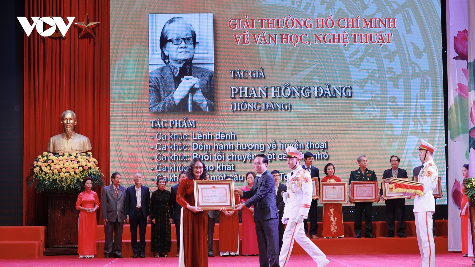 Toàn cảnh lễ trao Giải thưởng Hồ Chí Minh, Giải thưởng Nhà nước về VHNT