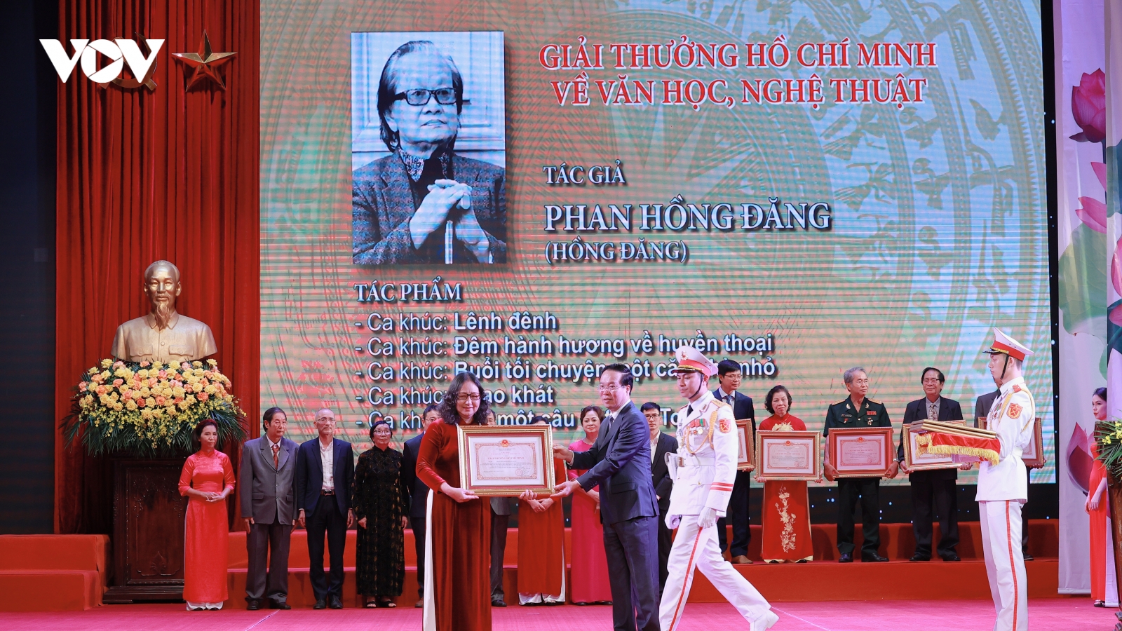 Toàn cảnh lễ trao Giải thưởng Hồ Chí Minh, Giải thưởng Nhà nước về VHNT