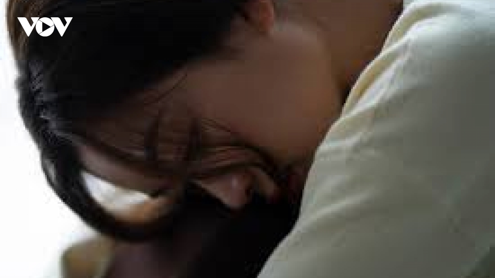 Chờ đợi, yêu xa 3 năm lại bị người yêu "cắm sừng dài cả mét"