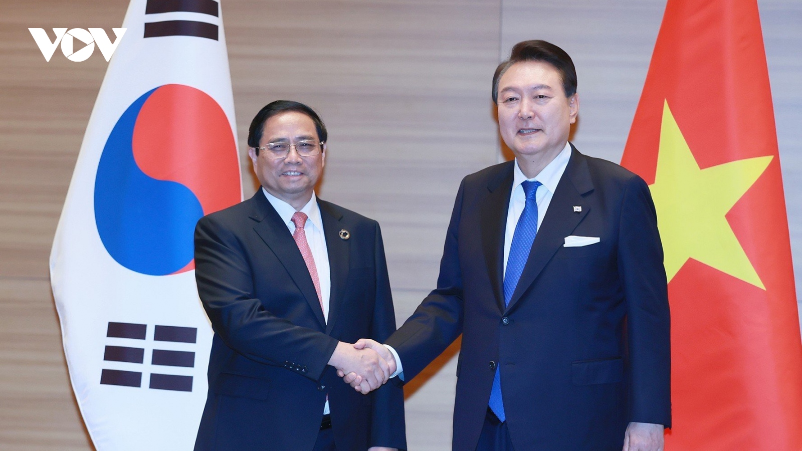 Thủ tướng Phạm Minh Chính gặp Tổng thống Hàn Quốc nhân dịp Hội nghị Thượng đỉnh G7
