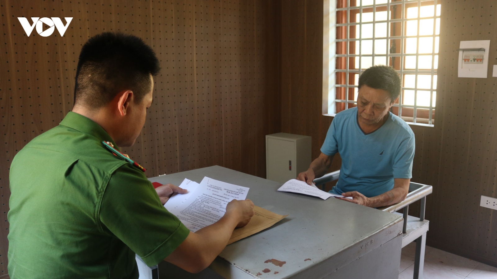 Khởi tố đối tượng dùng dao đâm CSGT với tội danh "Giết người"