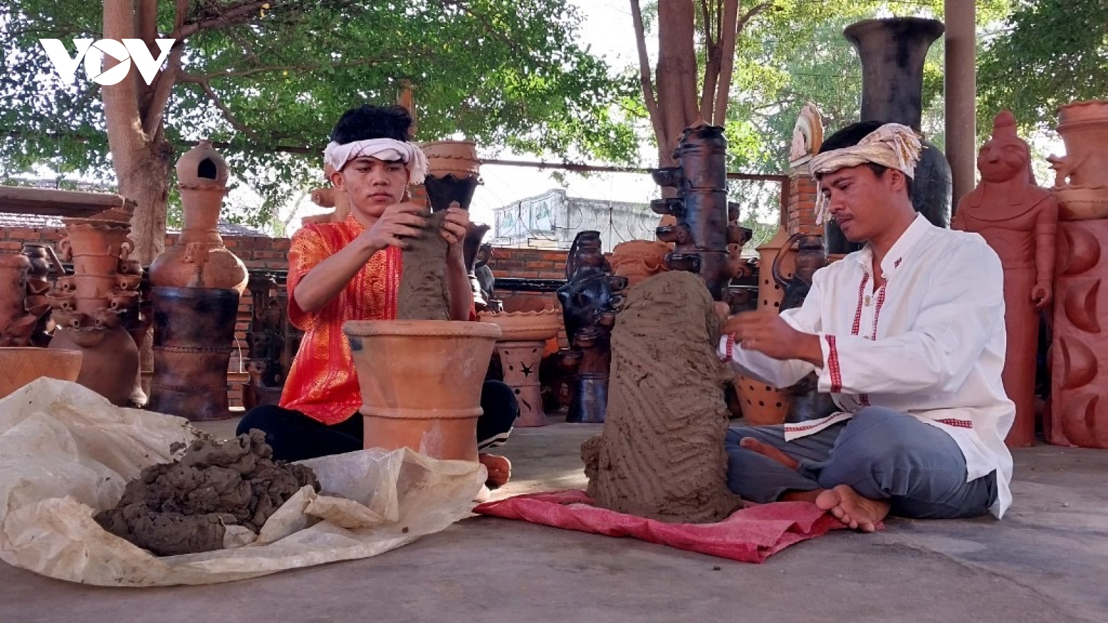 Kết nối di sản để phát triển du lịch vùng đồng bào Chăm