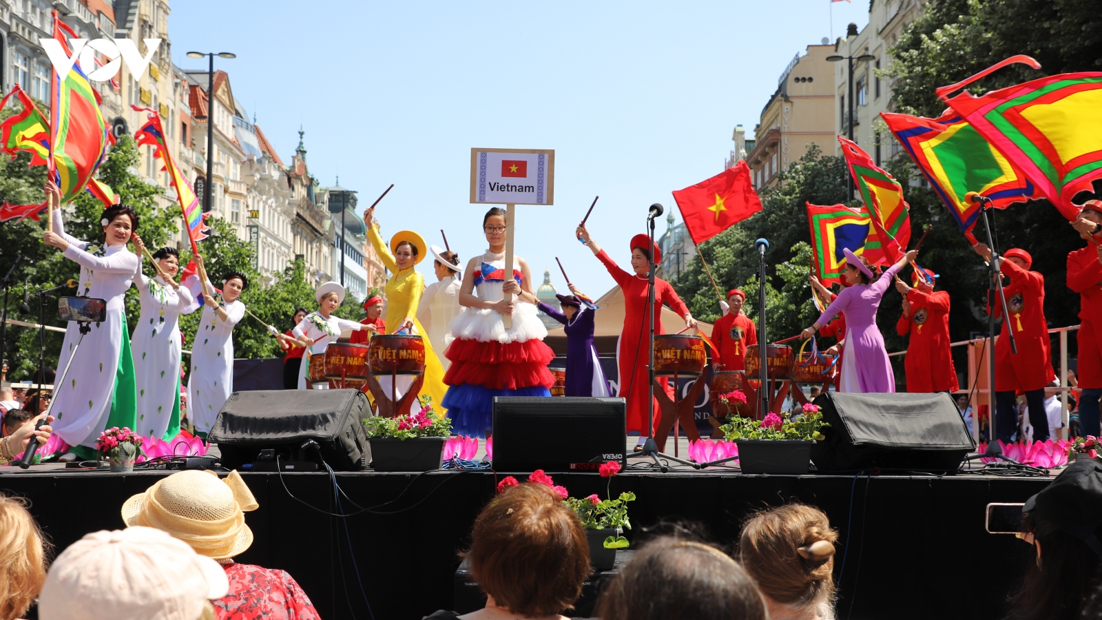 Rực rỡ sắc màu Việt tại Festival các dân tộc thiểu số Cộng hòa Séc