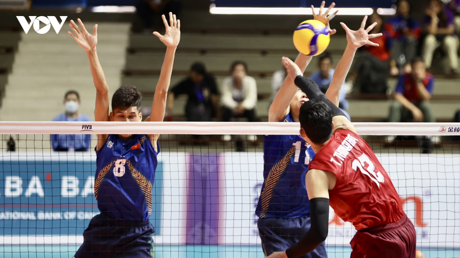 Kết quả bóng chuyền SEA Games 32: Đội tuyển Việt Nam thua ngược Thái Lan