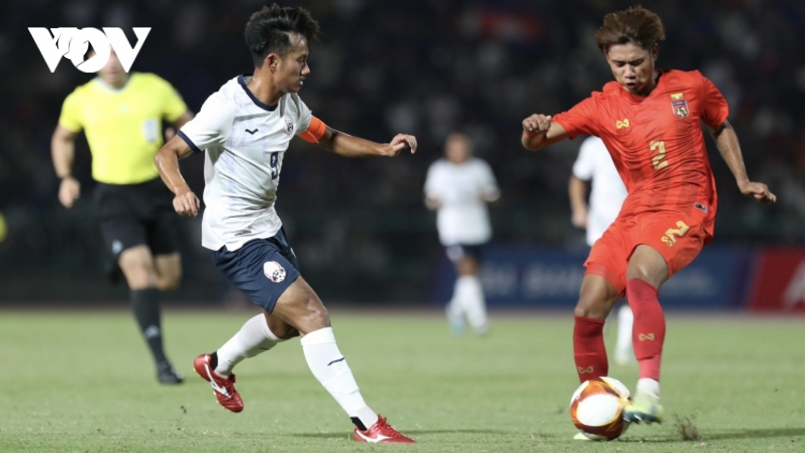 Lịch thi đấu bóng đá SEA Games 32 hôm nay: U22 Indonesia tiễn U22 Campuchia rời giải?