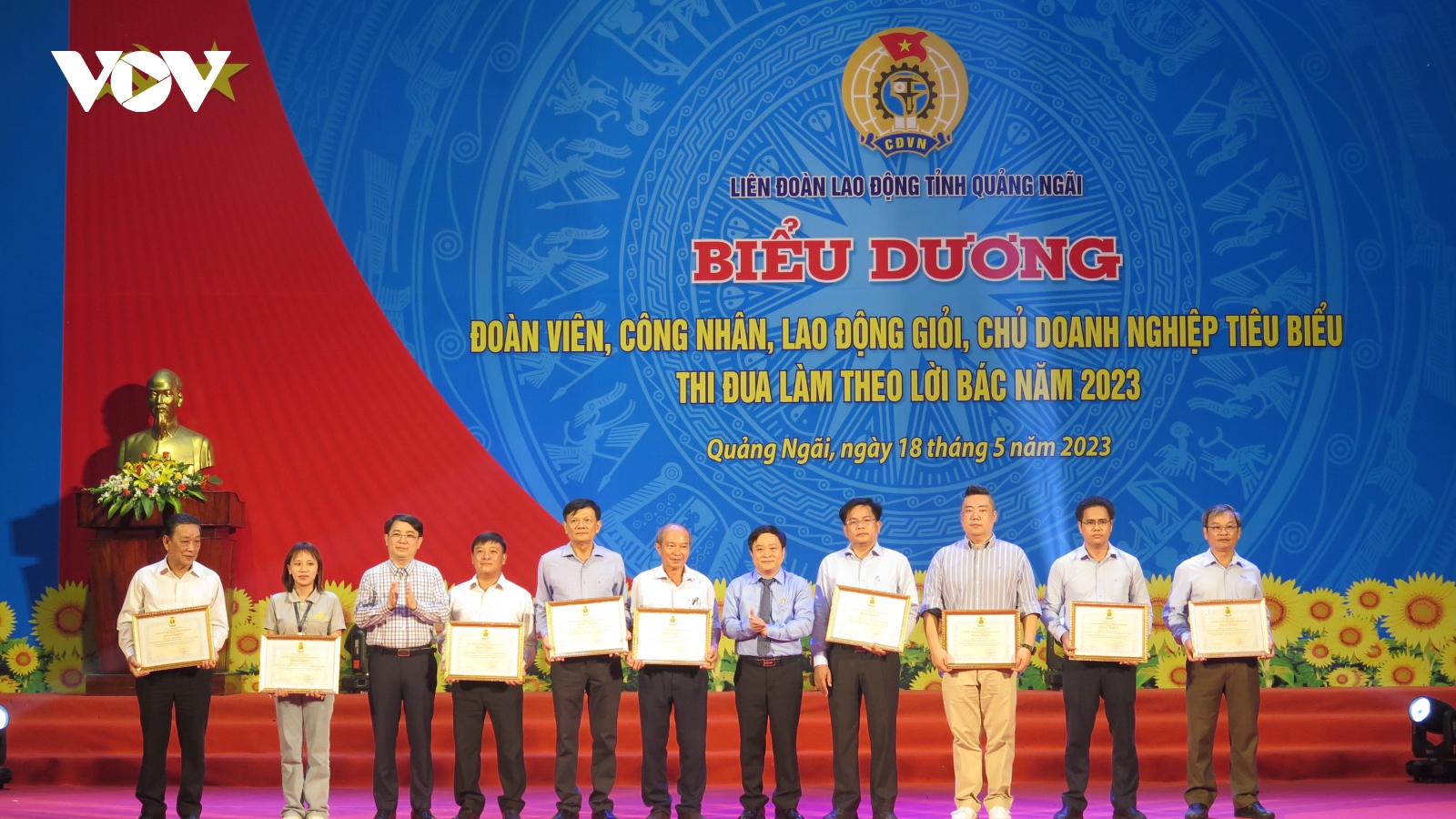 Biểu dương đoàn viên, công nhân, chủ doanh nghiệp thi đua làm theo lời Bác
