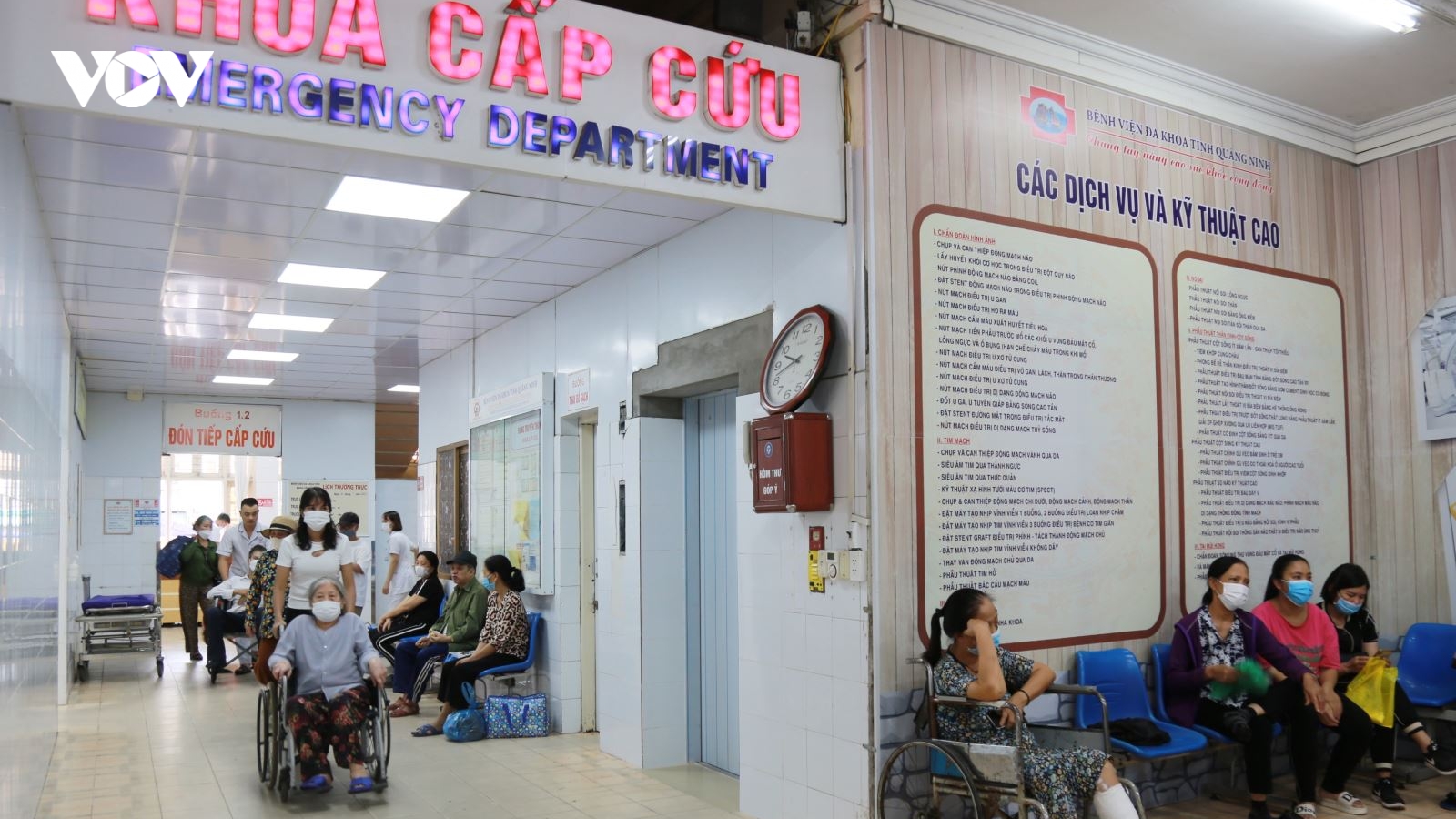 Hai học sinh lớp 11 ngộ độc thuốc lá điện tử